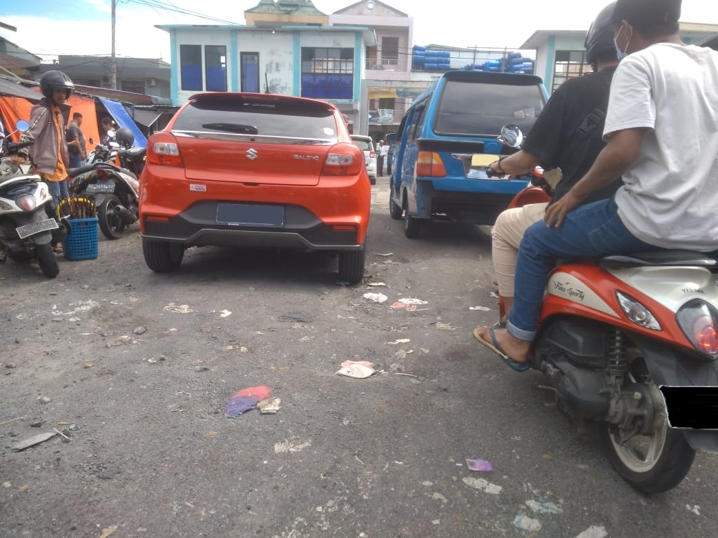 Parah, Jalan Berlubang di Area Terminal Pasar Bastiong