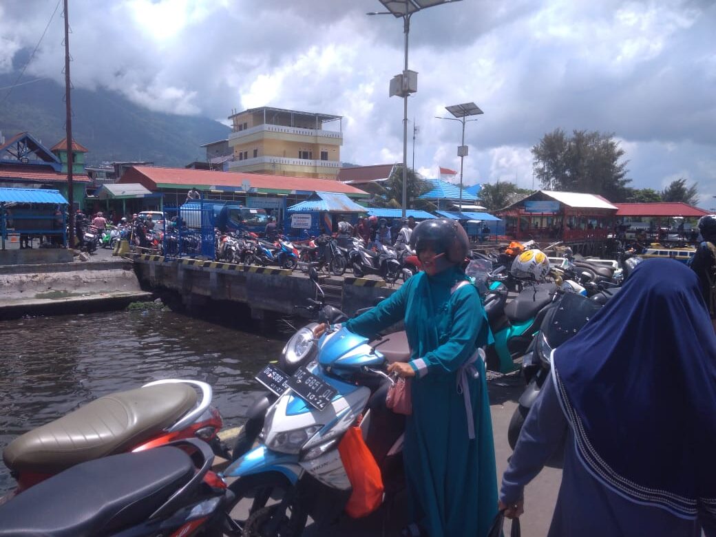 KEWALAHAN KAPAL MOTOR KAYU MELAYANI PENUMPANG TERNATE-TIDORE