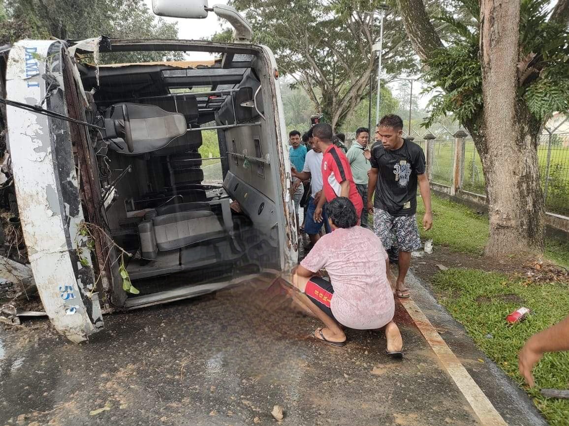 Bus Terbalik di Sanana, Satu Orang Tewas di Tempat