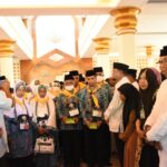 Sekda Tikep Lepas 53 Calon Jamaah Haji Asal Kota Tidore