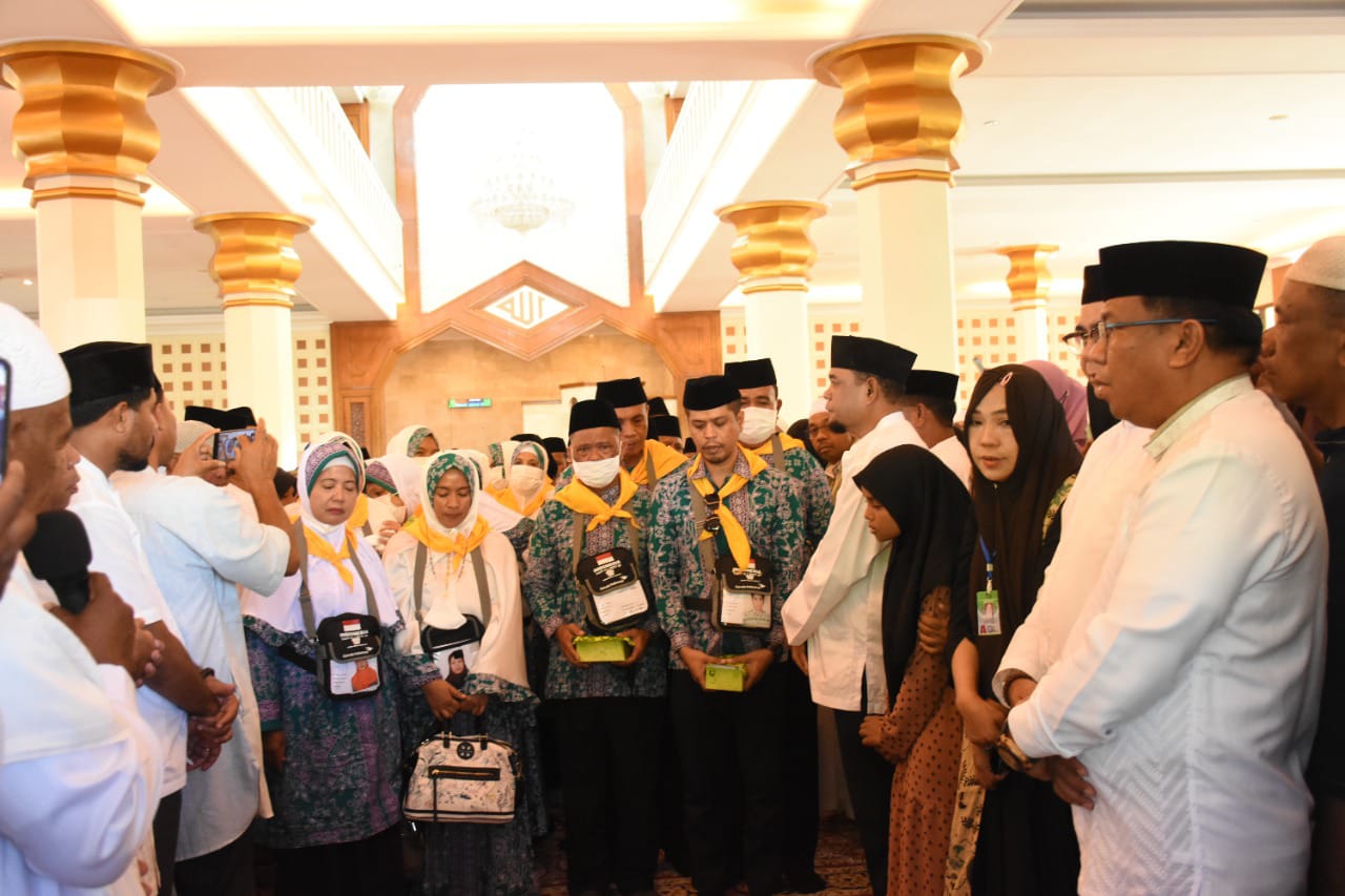 Sekda Tikep Lepas 53 Calon Jamaah Haji Asal Kota Tidore