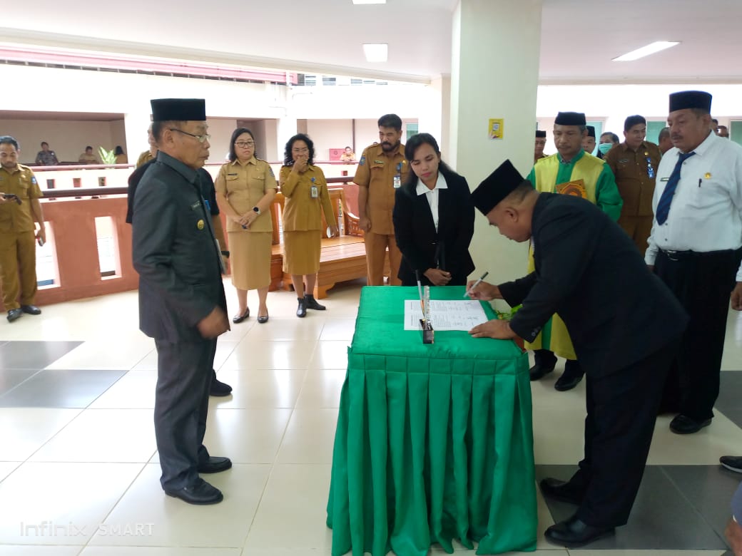 Bupati Halut Lantik 20 Pejabat Eselon II, III dan IV