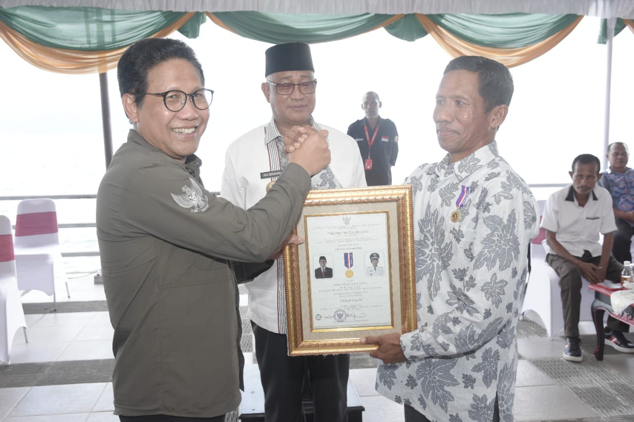 Kemendes PDTT RI Berikan Penghargaan Ke Desa Balbar Kota Tidore