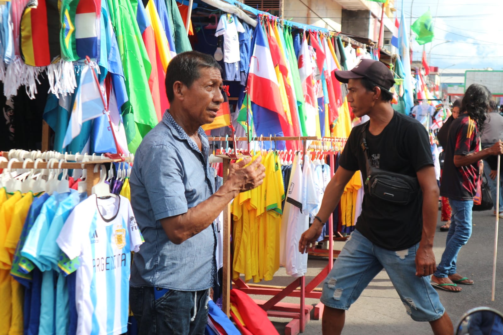 Omset Pedagang Aksesoris Piala Dunia Meningkat Menjelang Piala Dunia 2022