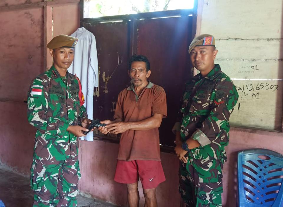 Jaga Kamtibmas Satgas Pamrahwan Yonarhanud 3/YBY Amankan 36 Pucuk Senpi Rakitan dan 4 Peledak dari Warga