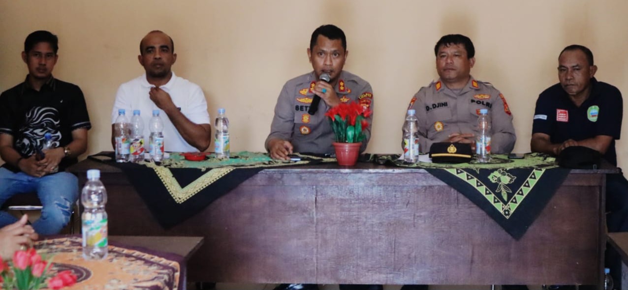 Lebih Mendekatkan Diri Kepada Masyarakat, Polres Haltim Gelar Jum’at Curhat