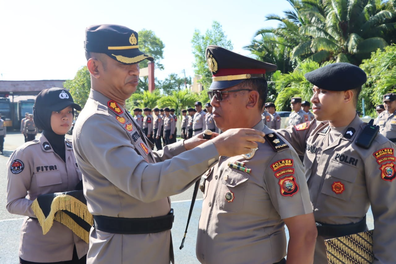 AKBP Setyo Pimpin Upacara Kenaikan Pangkat Sekaligus Pemberian Reward Kepada Personil Berprestasi