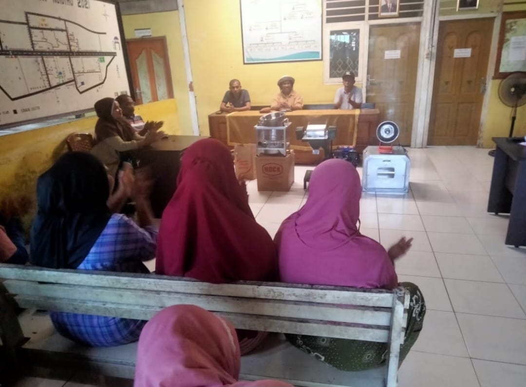 Kadis PMD Halut Dampingi Bacaleg Golkar Bagi Bantuan