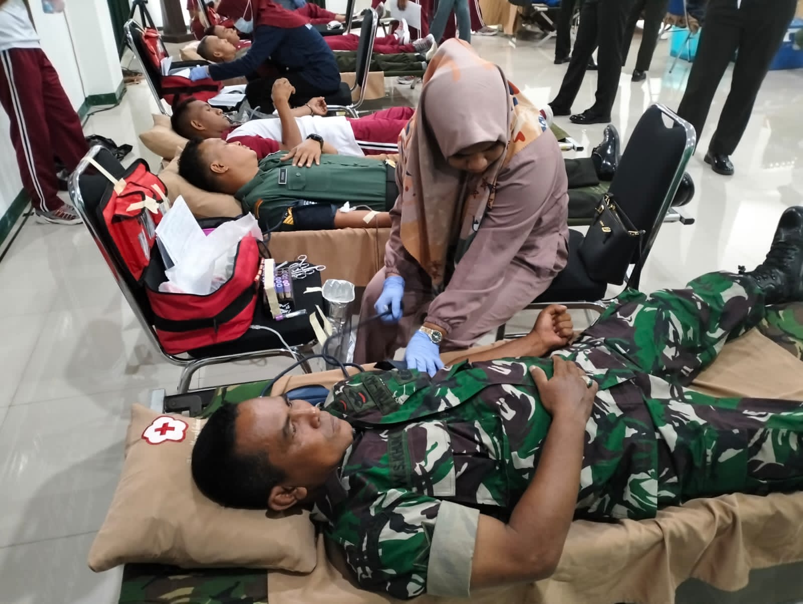 Jelang HUT TNI Ke-78 KOREM 152 Babullah Lakuka Donor Darah Sunatan Massal Dan Pengobatan Gratis