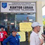 Gegara Lurah Warga Talangame Bastiong Palang Kantor