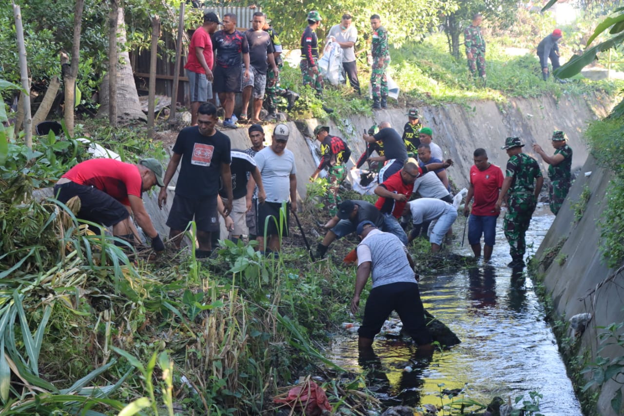Konsisten Jaga Lingkungan, Kodim 1508 Tobelo Gelar Karya Bakti Pembersihan Sungai