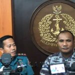 Komandan Lanal Ternate, Letkol Marinir Ridwan Azis Saat Di Wawancarai Awak Media Di Ruang Kerjanya