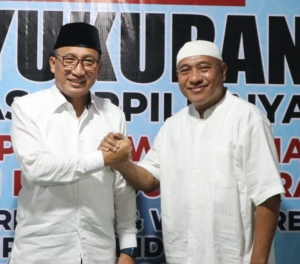 Foto Bersama Ketua DPD Gerindra Sahril Taher (kiri), Walikota Ternate M. Tauhid Soleman (tengah), DPRD Provinsi Terpilih Periode 2024-2029 Machmud Esa (kanan), Juga Sebagai Calon Walikota Ternate Dari Partai Gerindra