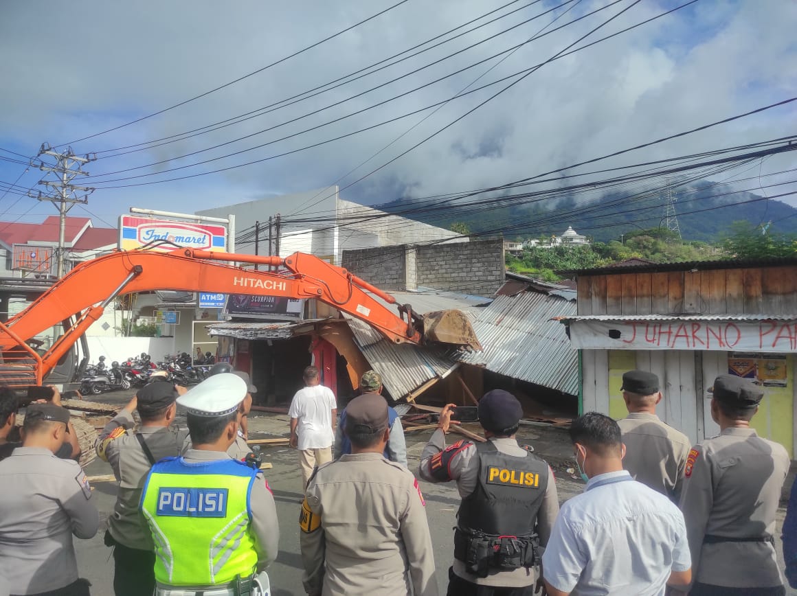 Sempat Ricuh Saat PN Ternate Melakukan Eksekusi 5 Rumah Warga