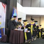 Foto 230 Mahasiswa yang mengikuti proses wisuda di Bela Hotel Kota Ternate
