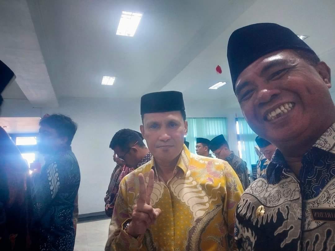 Pelanggaran Netralitas ASN, Pose 2 Jari Kadisdik. Diduga Kuat Dukungan Tauhid-Nasri