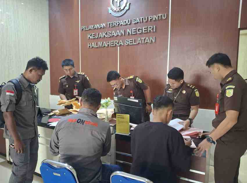 Polres Halsel Serahkan Tersangka Penyalahgunaan Obat Keras ke JPU