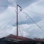 Tiang Listrik Tegangan Tinggi Patah Diatas Rumah Warga, PLN Cuek Laporan Warga
