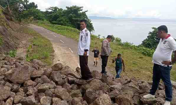 Ruas Jalan Saketa-Dehepodo Terputus, Aktivitas Warga di Lima Desa Lumpuh
