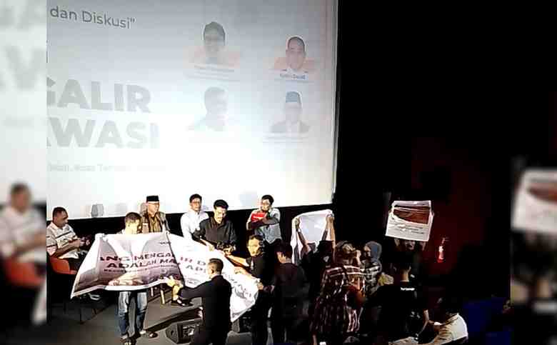 Aksi Protes Warnai Pemutaran Film Dokumenter: Yang Mengalir di Kawasi