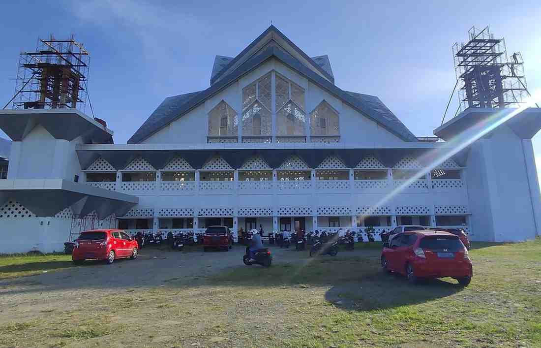 Pekerjaan Tahap VII Masjid Raya Halmahera Selatan Bakal Molor