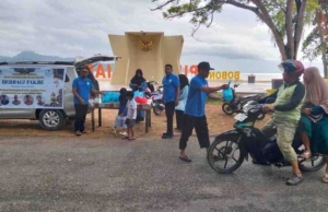 SALUT Mutiara Ilmu Universitas Terbuka Taliabu Bagi 100 Takjil di Bulan Ramadhan