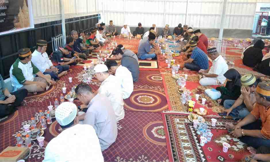 Ratusan Warga KKSS & Halilintar Ternate Gelar Buka Puasa Bersama, Bagikan 400 Paket Takjil
