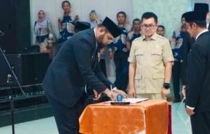 Bassam Kasuba Lantik Abdillah sebagai Sekda Definitif Halsel