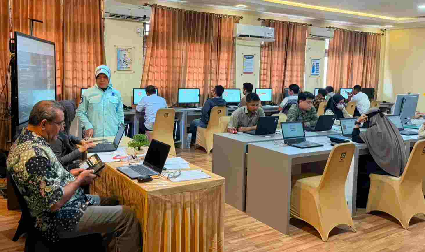 46 Calon Mahasiswa Pascasarjana UT Ternate Ikuti Seleksi