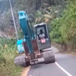 Excavator PT Intim Kara Langgar SOP, Warga: Pemda Ada Dimana?